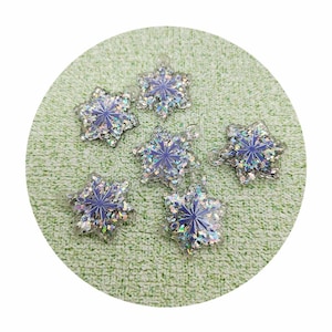 Weihnachten Glitter Schneeflocke Flatback Harz Charme DIY Kreativität Telefon Dekor Materialien Haus Ornament Patch Haarnadel Schmuck machen