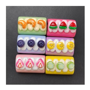 Kawaii Simulazione 3D Frutta Crema Torta Rotolo Resina Cabochon Scrapbooking Decorazione artigianale Casa delle bambole in miniatura