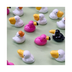 100 stks Mini Eend Harsbeeldjes Perfect voor Micro Landschappen Auto Decor Home Accenten Telefoonbedels
