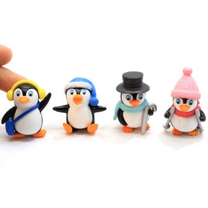 4pcs / set BRICOLAGE Artisanat Mini Pingouin d’Hiver Figurine Miniature Figurines de Noël Pour Fée Jardin Gnomes Mousse Terrariums Décoration