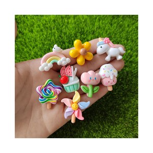 Niedliche Blume Regenbogen Blume Einhorn Eis Flatback Harz Cabochon Sammelalbum DIY Haarspangen Telefon Dekor Figur Handwerk Verschönerung