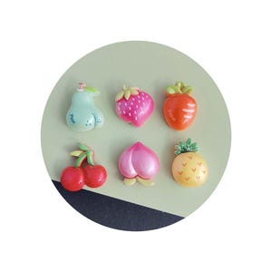 Dijes de plástico de cerezas dulces con parte posterior plana de resina de 20 a 25 mm, pequeñas uñas de cerezas con dibujos animados, piezas de decoración para fundas de teléfono