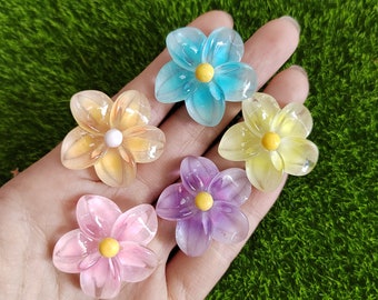 Cabochão de resina plumeria com fundo plano e flor brilhante no escuro de 30 mm, decoração para joias/telefones faça você mesmo