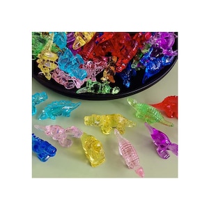 Mini figuras de dinossauros com pedras acrílicas, decorações para festa, 90 peças de pequenos dinossauros de plástico, prêmios para sala de aula, caixa de tesouros, brinquedos para sala de aula
