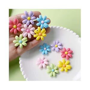 Daisy Chunky 3D hars bloem platte achterkant 25 mm gemengde kleuren madeliefje hars slijm bedels voor scrapbooking decor, doe-het-zelf knutseldoek pennendoos decoratie