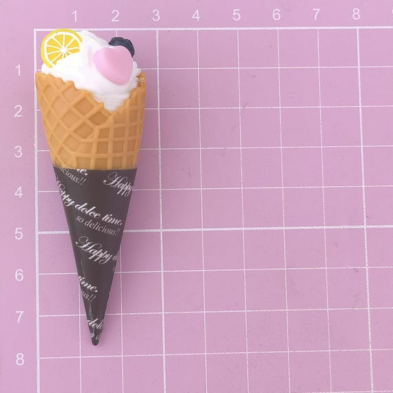 人工アイスクリームコーン リアルなシミュレーション食品樹脂レプリカ
