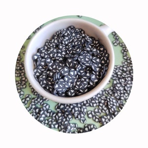 Schwarz Geist Gesicht Polymer Clay Scheiben Streusel für DIY Handwerk Tumbler Füllung
