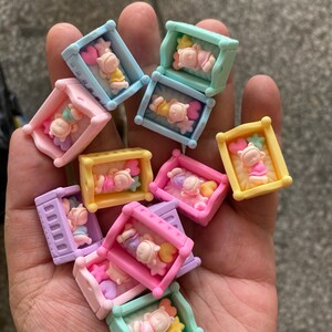 シミュレーションかわいい樹脂ベビーベッド樹脂カボションスクラップブッキングDIYジュエリークラフトデコレーションミニチュアドールハウスアクセサリー