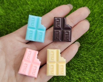 50 Stück Harz Schokoladenstücke Puppenhaus Essen Miniaturen flache Rückseite Cabochon für Handwerk Slime Charms