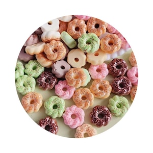 Dijes de resina de imitación de donuts coloridos para hacer fundas de teléfono, pinzas para el cabello y joyería