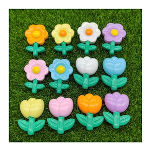 Großhandel benutzerdefinierte süße Kawaii Blume flache Rückseite Charms für Telefon Fall Dekoration Schlüsselanhänger Anhänger