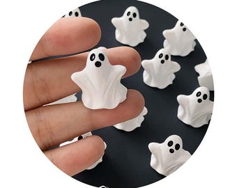 White Mini Ghost Figurine Resin Tiny Ghost Ornament Miniature Statue Toy Microlandscape Desktop Decoration