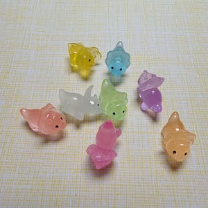 Mini dinossauro de resina 3D Luminou de 21 mm, estatueta em miniatura Triceratops para crianças, brinquedos, kits de slime, acessórios, artesanato, enfeite, decoração de casa