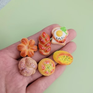 Mixed Styles Essen Harz Flatback Charms Brot Backen Baguette Kuchen Harz Cabochons für Handwerk Schmuck machen