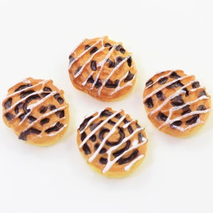 Kaneelbroodje Zoet broodje Cabochon Nepvoedsel Hars Cabochons Poppenhuis Bakkerij Miniatuur Brood Kawaii Dessert Decoden Slime Topping Charms