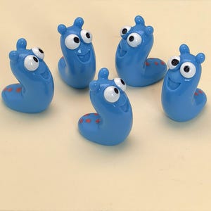 Cabochons miniatures bleus 3D chenille en résine pour scrapbooking DIY, décodeur de coque de téléphone, accessoires de maison de poupée jardin féerique