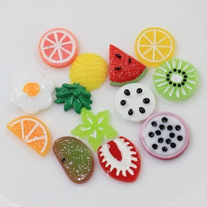 50/100PCS Kawaii Diseño dulce Rebanada de fruta Perla de resina suelta para la bolsa fiesta Joyería Accesorios de decoración