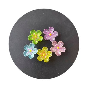 26mm Harz Mini Kirsche Blume Glow Konfetti leuchtende Charme Scrapbooking für Telefon Dekoration DIY Handwerk Puppenhaus Zubehör