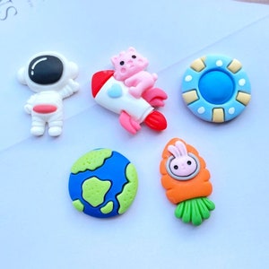 Minifiguras espaciales Kawaii de resina con parte trasera plana para álbumes de recortes, manualidades, joyería y decoración. Accesorios.