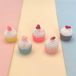 Cupcake Harz Decoden Cabochons 3D Kuchen Miniatur Essen Anhänger für Schmuck Basteln, Scrapbooking Embulishment, Slime Charms, Mini Food Spielzeug