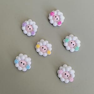 Kawaii Verzierungen für Handwerk machen Verzierung Scrapbooking DIY Party Decor Cartoon Schaf Anhänger für Schmuckherstellung