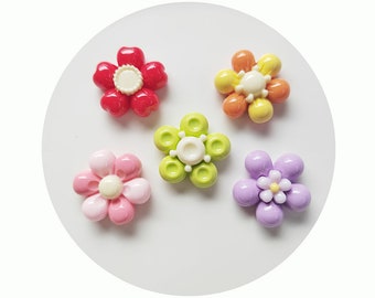 かわいい樹脂デイジーチャーム：カラフルなフラワービーズ、DIY