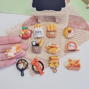 Geassorteerde simulatiedesserts, hotpot, brood, pizza mini 3D hars voedselbedels voor doe-het-zelfklei, telefoonhoesjes, handgemaakte ambachtelijke benodigdheden