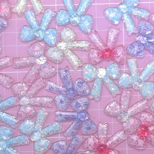 Harz Bogen Charms mit Herz Glitzerfüllung 28 mm flache Rückseite Cabochons für DIY Schmuck, Haarschmuck, Schreibwaren, Telefonhülle
