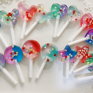 Piccola taglia Bicolore Colore Resina Glitter Mickey Lollipop 3D Miniature Charms Accessori Gioielli Fai da te Personalizzato Benvenuto