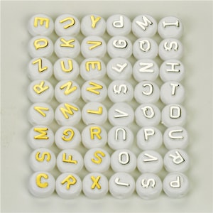 Cuentas acrílicas con letras del alfabeto, 200 unidades, doradas y blancas, para hacer joyas, 10 mm, para mujeres y niños, pulseras y collares.