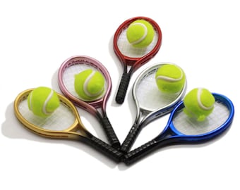 Hiawbon 4 Pcs 1:12 Miniature Dollhouse Sports Tennis Racket and Ball Set Dollhouse Decoration Accessories 