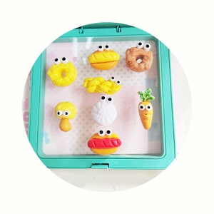 100 Uds. De resina de dibujos animados, ojos bonitos, Donut, Hotdog, cabujón con parte trasera plana, comida de imitación, álbum de recortes, manualidades, fabricación de joyas, decoración de carcasa de teléfono