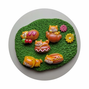 Cartoon Hond en Brood Voedsel Kawaii Plaksteen Hars Cabochon DIY Ambachten Scrapbooking Telefoon Decoratie Poppenhuis Accessoires