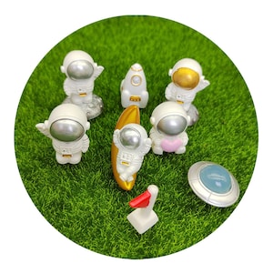 8 pz/set Resina Astronauta Scultura Statua Modello Spazio Astronauta Ornamenti Libreria Domestica Moderna Decorazione Desktop Regalo Di Compleanno Creativo