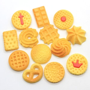 Biscotti di simulazione in stile mix, cabochon in resina a dorso piatto, biscotti in miniatura per la decorazione fai da te della custodia del telefono