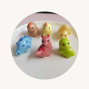 Miniature di tirannosauro in resina Giocattolo per bambini Portachiavi Ornamento Decorazioni per il desktop Simulazione Dinosauro Figurina di dinosauro Micro paesaggio