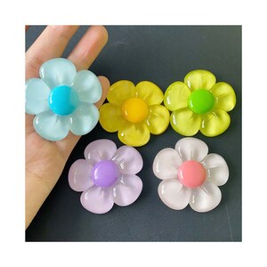 Cabochons mignons de charme à dos plat avec fleur phosphorescente 49 mm pour décoration bricolage de coque de téléphone