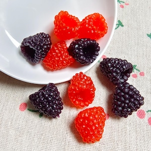 Matériau PVC rouge bleu Simulation 3D Framboises Fruits Cabochon en résine à dos plat Kawaii mûrier Scrapbooking artisanat bricolage accessoires de décoration de cheveux