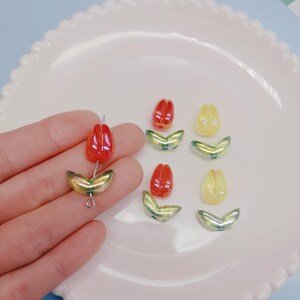 Perline di piccoli fiori e foglie di tulipano, set di stami di fiori, perline per fai da te, catene per cellulare, auto, portachiavi, ciondoli, accessori, materiali