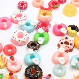 50/100PCS Surtido Kawaii Cartoon Donut Resina Cabochon Simulación Donnut Dollhouse Deco Parts Hiar Bow DIY