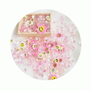 Großhandelsprodukte Verkauf Nettes Lächeln Gesicht Sonnenblume Charms Valentines Dekoration Perlen DIY Slime Spielzeug Ton Handwerk