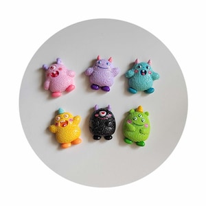 Cartoon Kawaii Monster Flatbacks Cabochon in resina Scrapbooking per capelli Archi Scarpe Artigianato fai da te Decorazione della cassa del telefono
