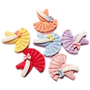 5 * 28 * 30 mm Flatback Resina Cabujón Kawaii Ballet Vestido DIY Resina Cabochones Adornos Decoración Accesorios Scrapbooking