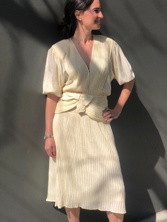 Lovely Cream Bow Pleated Vintage 80's Two-Piece S… - image 3