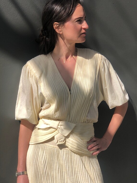 Lovely Cream Bow Pleated Vintage 80's Two-Piece S… - image 2