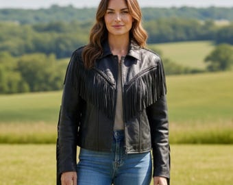 Jaqueta feminina vintage de couro preto com franjas, tamanho P/M | Jaqueta estilo western para motociclista | Jaqueta americana para motociclistas | Jaqueta de couro boho para festivais e cowgirl