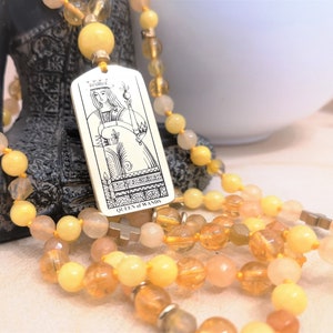 Mala Citrine & Gelbe Jade ~ Königin der Stöcke, Tarot von Marseille ~ Halskette, Halskette, Japamala, Juwel, Geschenkfrau ~ Edelsteine ~ Königin der Stäbe