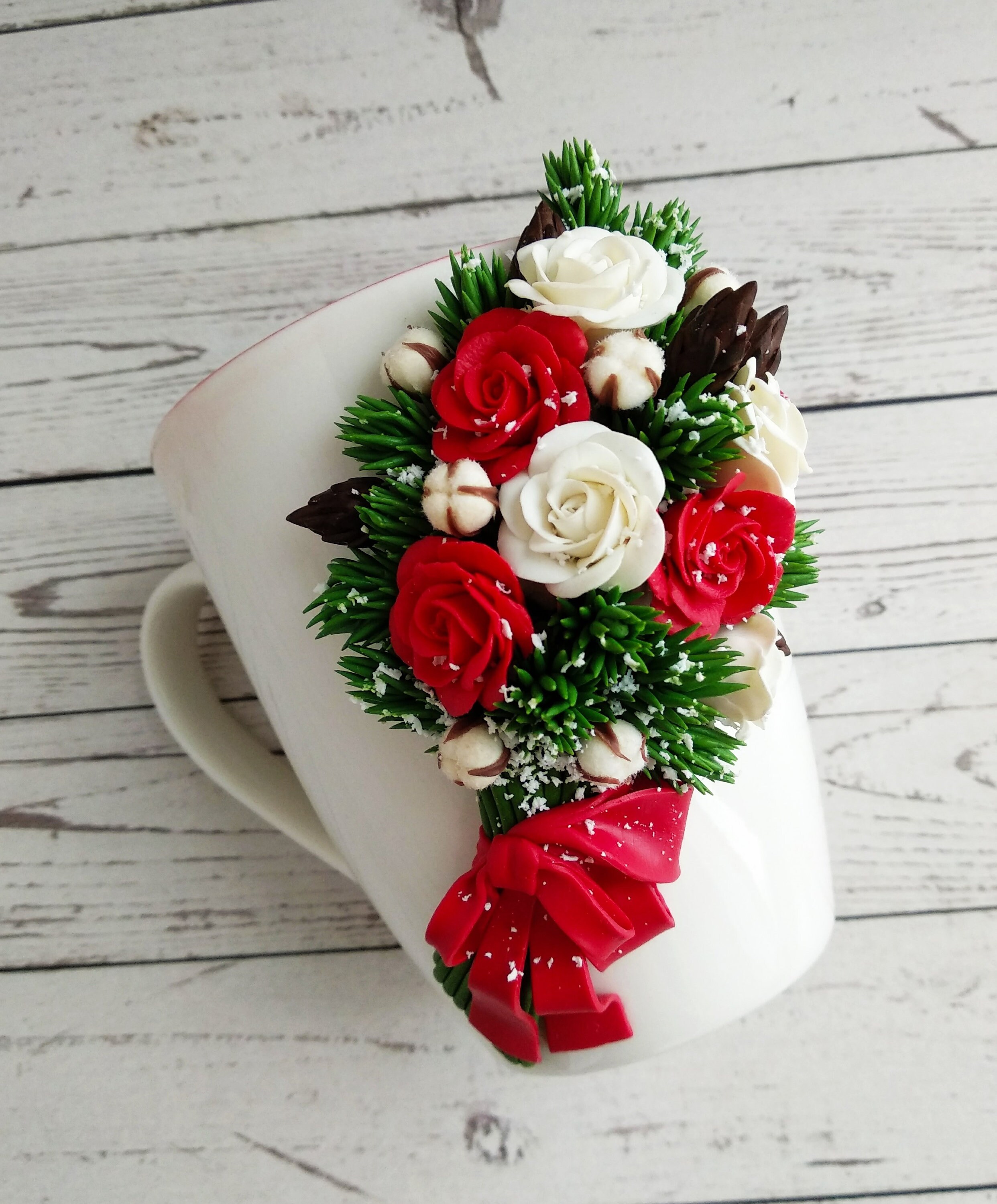 A mug with roses. Elegant mug with a bouquet of red roses. Etsy