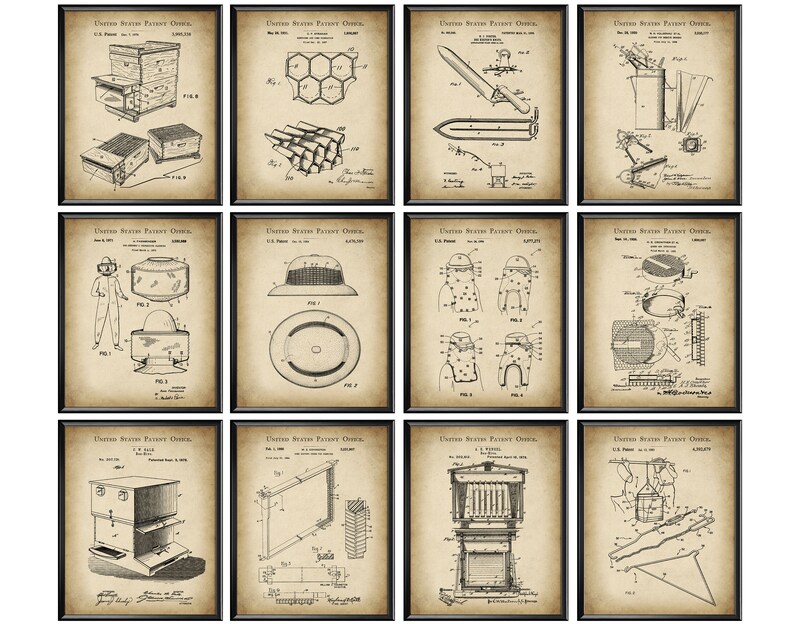 Pu&ograve; includere: Un set di 12 disegni di brevetto vintage in bianco e nero per attrezzature apistiche. I disegni raffigurano vari progetti di arnie, tute da apicoltore e altri strumenti. I disegni sono stampati su uno sfondo di carta testurizzata e invecchiata.