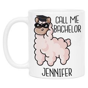 Tasse "Call me Bachelor" Bachelor Abschluss Absolvent Geschenk Personalisiert Name Geschenkidee Graduierung Kaffeetasse Alpaka Männer Frauen